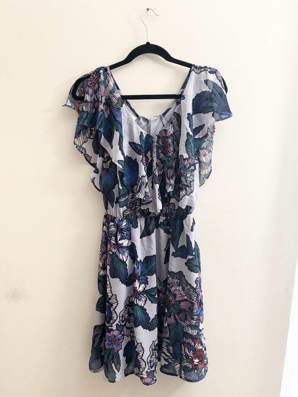 5/$15 š©· MUST BUNDLE Maurices Floral Mini Dress in Light Gray with Blue and Green